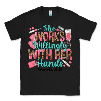 Black she works willingly with her hands Classic Tee - texasbilliewilder