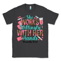 Smoke she works willingly with her hands Classic Tee - texasbilliewilder
