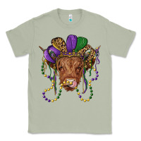 Matcha highland cow with mardi gras hat Classic Tee - RanaPortraitStore