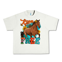 Pistachio roam free galloping Urban Heavy Tee - Artiststas