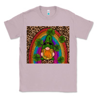 Lilac st patricks day gnomes shamrock rainwow Classic Tee - RanaPortraitStore