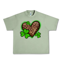 Oil Green st patricks day leopard heart with shamrocks Urban Heavy Tee - Artiststas