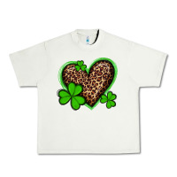 Pistachio st patricks day leopard heart with shamrocks Urban Heavy Tee - Artiststas