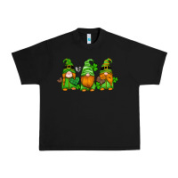 Black st patricks day gnomes with western hearts and shamrocks Urban Heavy Tee - Artiststas