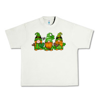 Pistachio st patricks day gnomes with western hearts and shamrocks Urban Heavy Tee - Artiststas