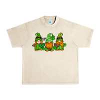 Sandshell st patricks day gnomes with western hearts and shamrocks Urban Heavy Tee - Artiststas