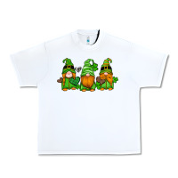 White st patricks day gnomes with western hearts and shamrocks Urban Heavy Tee - Artiststas