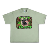 Oil Green lucky heifer with glasses st patricks Urban Heavy Tee - Artiststas