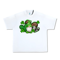 White st patricks day gnome with western hearts Urban Heavy Tee - Artiststas