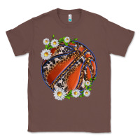 Chestnut basketball with patterns and daisies Classic Tee - texasbilliewilder