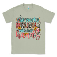 Matcha she works willingly with her hands Classic Tee - FaDigitalArtStudio