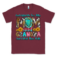 Burgundy god gifted me two titles mom and grandma and i roc Classic Tee - RanaPortraitStore