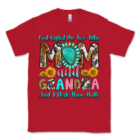Red god gifted me two titles mom and grandma and i roc Classic Tee - RanaPortraitStore