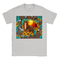 Moon Dust western horse and desert tumbler Classic Tee - RanaPortraitStore