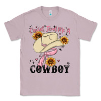 Lilac cupid find me a cowboy Classic Tee - MaliasSmallBusiness