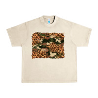 Sandshell camouflage and leopard background Urban Heavy Tee - Artiststas