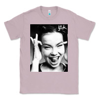 Lilac my name is bjork [tw] Classic Tee - ArtMosaic