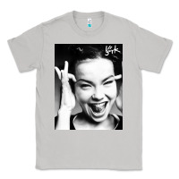 Moon Dust my name is bjork [tw] Classic Tee - ArtMosaic