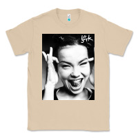 Mushroom my name is bjork [tw] Classic Tee - ArtMosaic