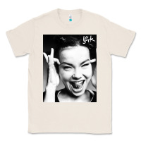 Natural my name is bjork [tw] Classic Tee - ArtMosaic