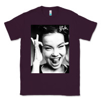 Plum my name is bjork [tw] Classic Tee - ArtMosaic