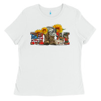White mom boots hat and sunflower Ladies Tee - Artiststas