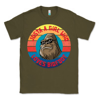 Army Green Retro Sunset Just A Girl Who Loves Bigfoot Classic Tee - artisFamous