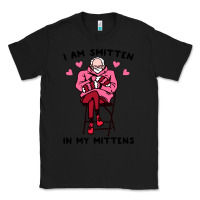 Black funny i am smitten in my mittens bernie Classic Tee - artisFamous