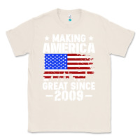 Natural vintage making america great since 2009 Classic Tee - artisFamous