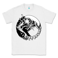 White xenomorph Classic Tee - artisFamous