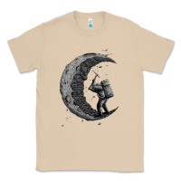 Mushroom digging the moon Classic Tee - artisFamous