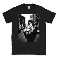 Black linda evangelista fashion model Classic Tee - artisFamous