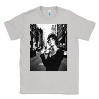 Moon Dust linda evangelista fashion model Classic Tee - artisFamous