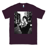 Plum linda evangelista fashion model Classic Tee - artisFamous