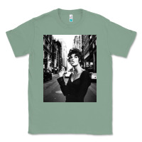 Sage linda evangelista fashion model Classic Tee - artisFamous