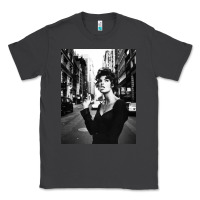 Smoke linda evangelista fashion model Classic Tee - artisFamous