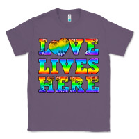 Lavender Western Love Lives Here Classic Tee - BundleAndBundleShop