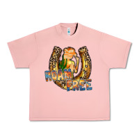 Salmon cowgirl horseshoe Urban Heavy Tee - RacoonDesign