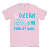 Bubblegum Pink into the ocean i go to find my soul Classic Tee - linhVisuals