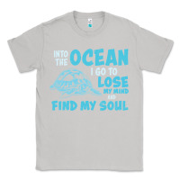 Moon Dust into the ocean i go to find my soul Classic Tee - linhVisuals