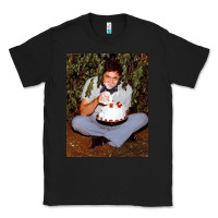 Black johnny cash eating cake in a bush Classic Tee - linhVisuals