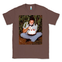 Chestnut johnny cash eating cake in a bush Classic Tee - linhVisuals