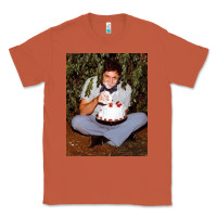 Copper johnny cash eating cake in a bush Classic Tee - linhVisuals