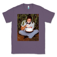 Lavender johnny cash eating cake in a bush Classic Tee - linhVisuals