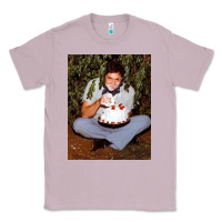 Lilac johnny cash eating cake in a bush Classic Tee - linhVisuals