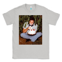 Moon Dust johnny cash eating cake in a bush Classic Tee - linhVisuals