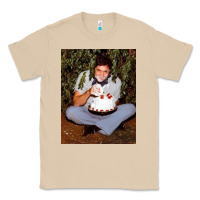 Mushroom johnny cash eating cake in a bush Classic Tee - linhVisuals