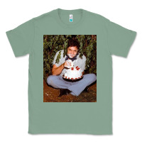 Sage johnny cash eating cake in a bush Classic Tee - linhVisuals