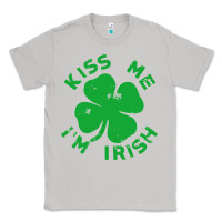 Moon Dust kiss me im irish funny saint patrick day womens Classic Tee - linhVisuals