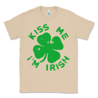 Mushroom kiss me im irish funny saint patrick day womens Classic Tee - linhVisuals